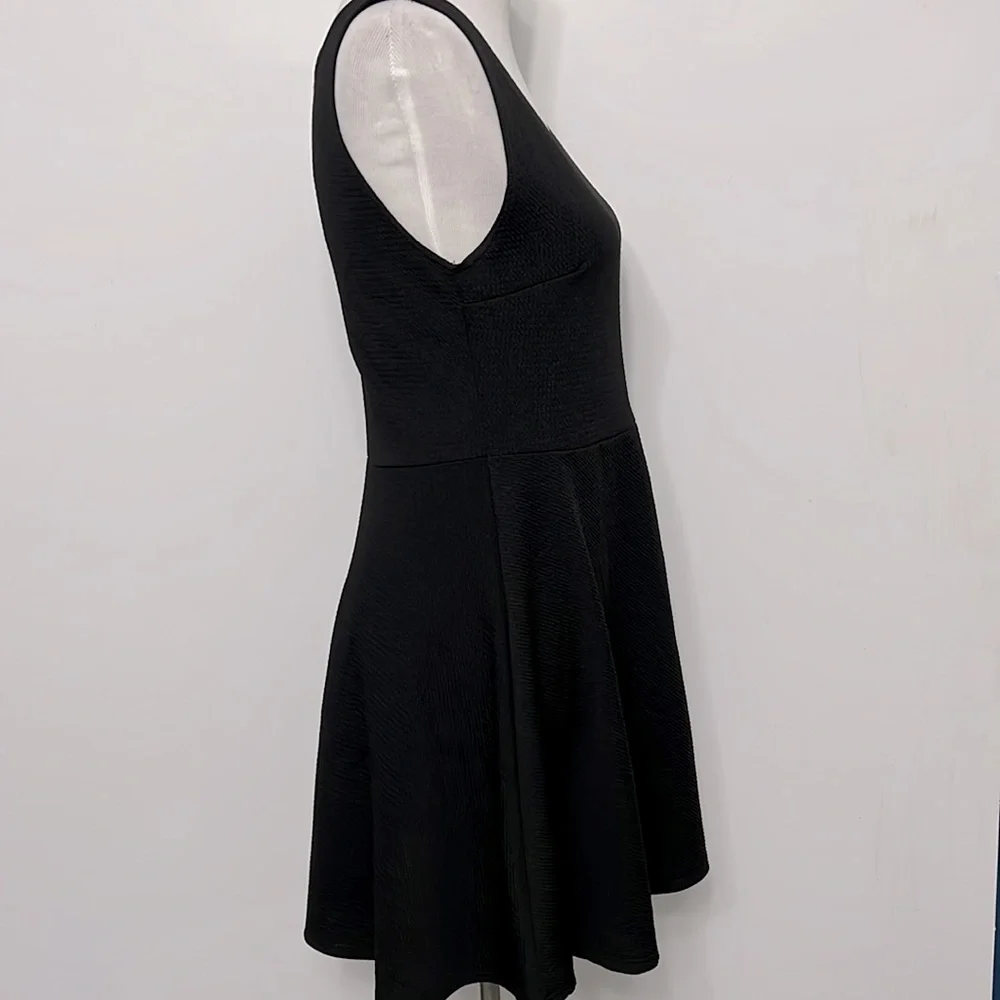 TRY THIS DRESS - Picture 3 of 7